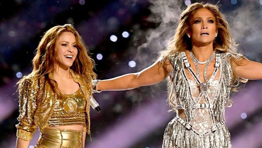 Publik tentu mengira pertunjukan luar biasa Jennifer Lopez dan Shakira dibayar besar oleh NFL. Benarkah? 