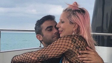 img-title Kepergok Berciuman, Lady Gaga Ungkap Sosok Pacar Baru