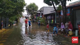 Tanggul Jebol, Banjir Merendam Tiga Perumahan di Tangerang