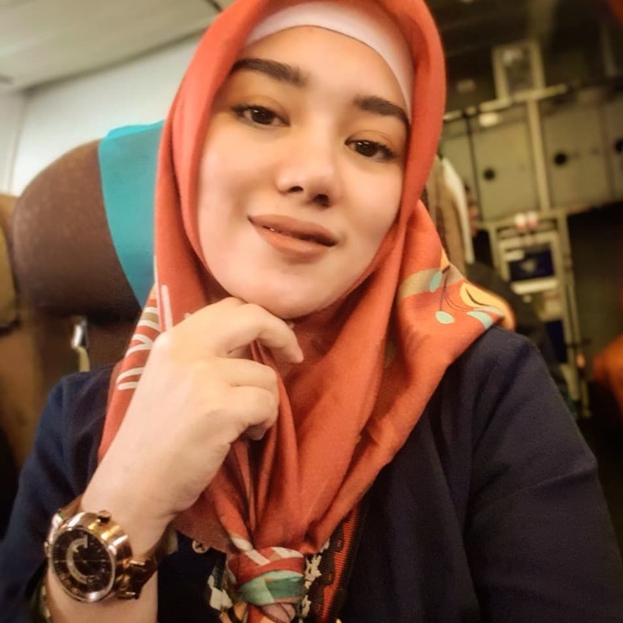 Diserang Netizen Bebi Silviana, istri Opick sempat membuat heboh publik usai ia mengunggah sebuah foto yang memperlihatkan nama virus corona dalam Iqra.