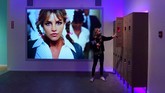 FOTO: Merekam Momen Ikonik di Museum Britney Spears Didedikasikan untuk Britney Spears, The Zone adalah museum yang menggambarkan perjalanan karier, lengkap dengan momen-momen ikonik sang bintang.