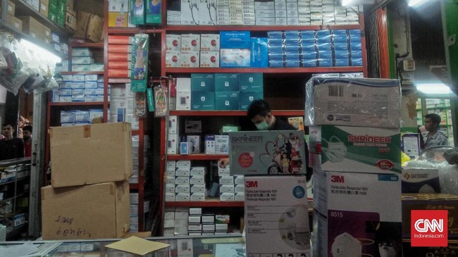 KPPU menilai kenaikan harga masker terjadi karena lonjakan permintaan di tengah wabah virus corona.
