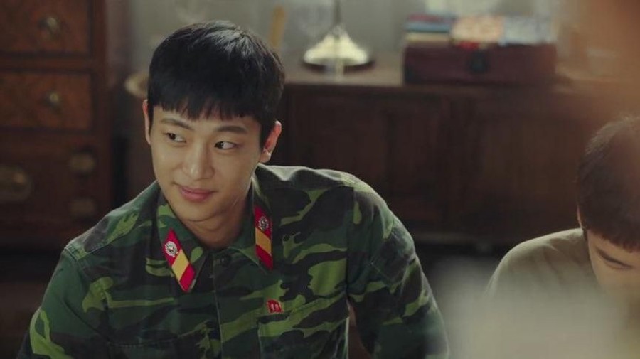 Lee Shin Young, aktor dari drama Crash Landing On You menjadi sorotan setelah masa lalunya terungkap ke publik.