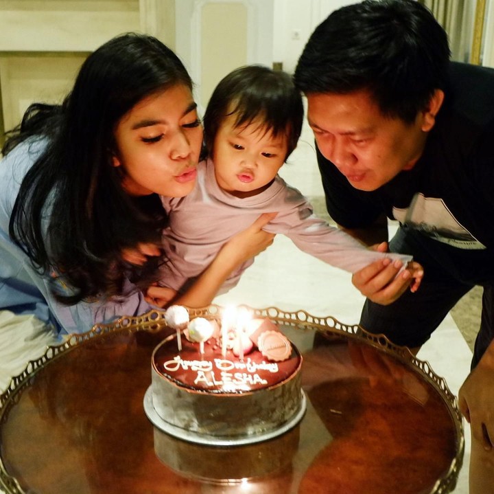 Wanita bernama lengkap Soraya Damayanty Kohandi ini menikah dengan seorang pria bernama Amdriyanto di tahun 2016. Semenjak itu, Raya mulai jarang tampil di tv. (Foto: Instagram @rayakohandi244)