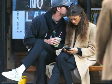Mengaku Hanya Teman tapi Jacob Elordi Kok Cium Zendaya?