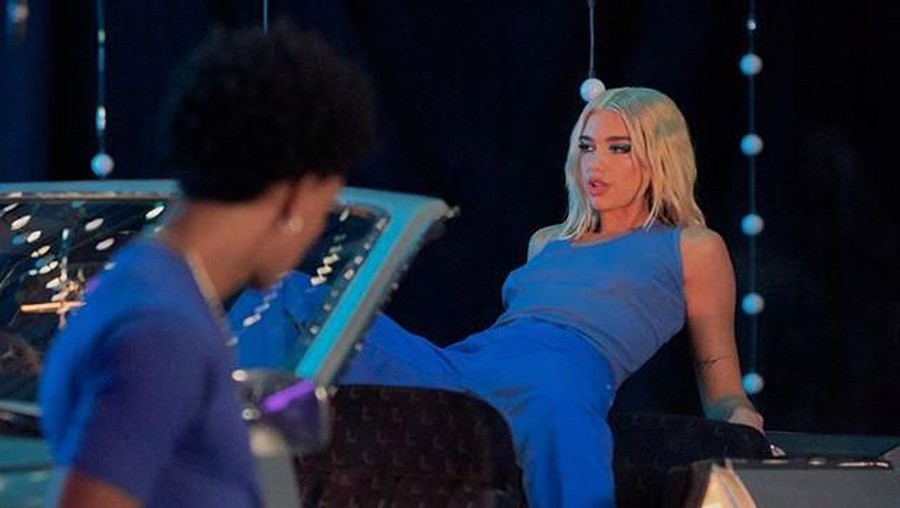 Sebuah lirik lagu baru Dua Lipa yang baru saja rilis berjudul Physical