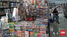 Imanda dan Sederet Asa Pengasong Buku Pasar Kenari