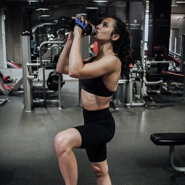 5 Potret Segarnya Penampilan Pevita Pearce Saat Bentuk Otot