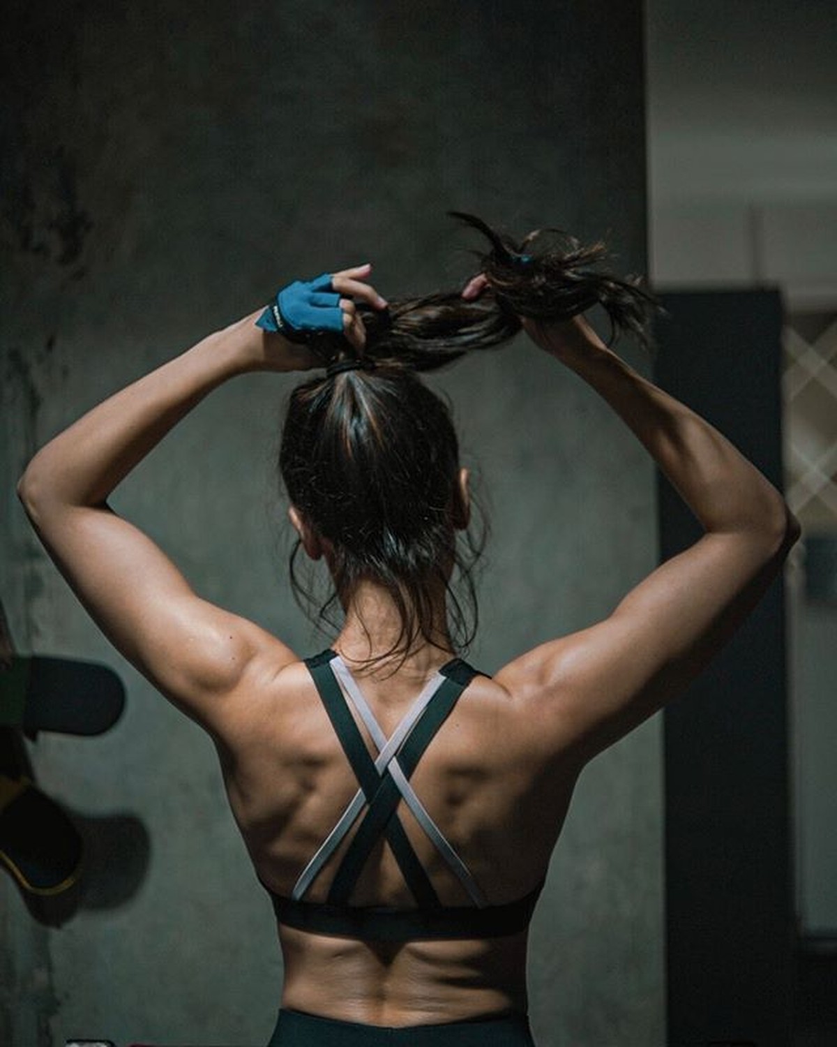 Berikut adalah beberapa potret Pevita Pearce saat ia membentuk otot agar bisa tampil sempurna sebagai tokoh pahlawan Nusantara yaitu Sri Asih&period;