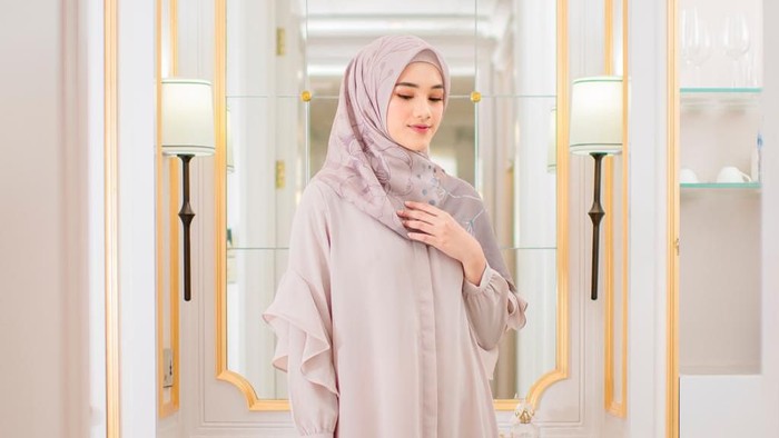 Punya Gamis Satin, Ikuti Kiat Merawatnya Berikut Agar Tetap Awet dan Berkilau Punya Gamis Satin, Ikuti Kiat Merawatnya Berikut Agar Tetap Awet dan Berkilau
