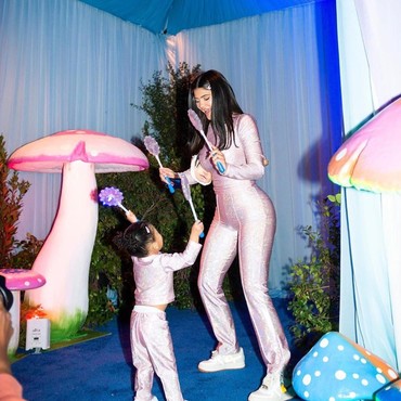 7 Keseruan Pesta Ulang Tahun Putri Kylie Jenner yang Super Mewah