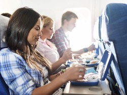 Penting! 5 Tips Makan di Pesawat yang Perlu Kamu Ketahui
