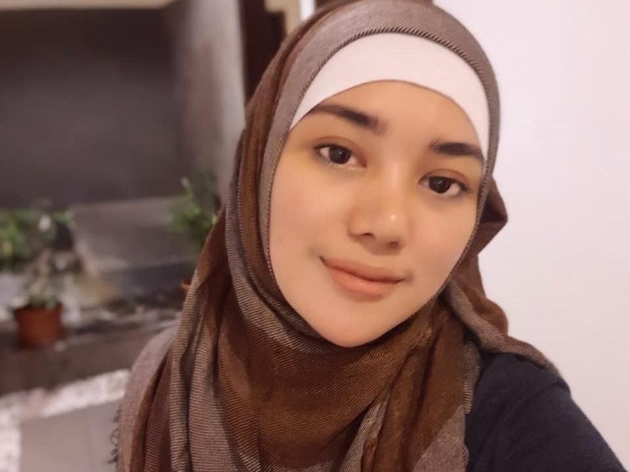 Bebi Silviana, istri Opick sempat membuat heboh publik usai ia mengunggah sebuah foto yang memperlihatkan nama virus corona dalam Iqra.