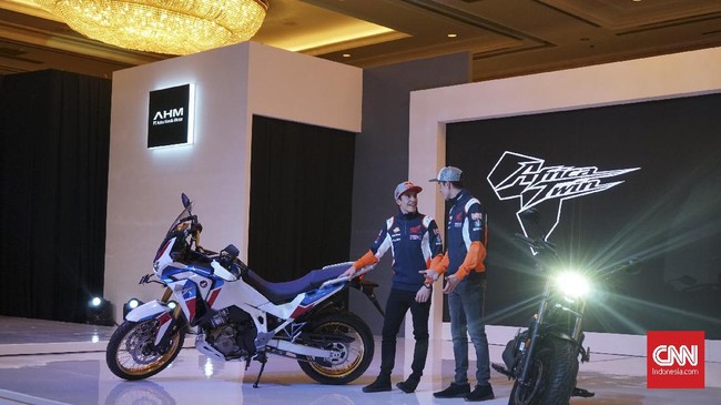 Marc Marquez dan Alex Marquez menjadi saksi peluncuran Honda CRF1100L Africa Twin Adventure Sports dan Honda Rebel di Jakarta, Selasa (4/2).