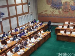 DPR Rapat Bareng Kementerian BUMN hingga Pengelola Mandalika