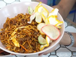 Wokey: Bisa Pilih Sendiri Topping Tumisan di Resto Kekinian Ayu Dewi