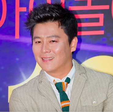 Pengakuan Idol Korea Sembunyikan Pernikahan Selama 10 Tahun