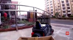 VIDEO: Beli Makan Gunakan Mobil Remote Control