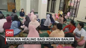 VIDEO: Polwan Berikan Trauma Healing Korban Banjir Tangerang