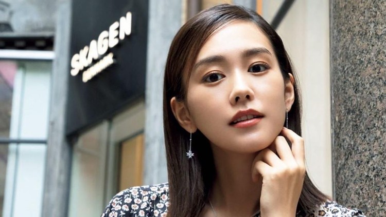 Artis Jepang Kiritani Mirei mengumumkan kehamilan pertamanya melalui media sosial. Bersama suaminya, Miura Shohei, Mirei meminta dukungan dari penggemarnya.