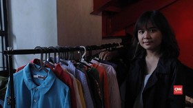 Giat Fania di Antara Tumpukan Baju-baju Bekas