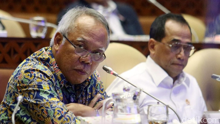 Komisi V DPR RI memanggil Menteri Perhubungan Budi Karya Sumadi dan Menteri PUPR Basuki Hadimuljono hari ini membahas infrastruktur transportasi pariwisata.
