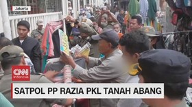 VIDEO: Satpol PP Razia PKL Tanah Abang Ricuh