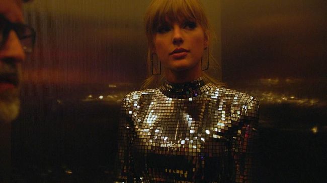 Berdasarkan review film Miss Americana, Taylor Swift secara gamblang berbagi tentang kehidupan personalnya dan ragam masalah yang dihadapi kaum Hawa.