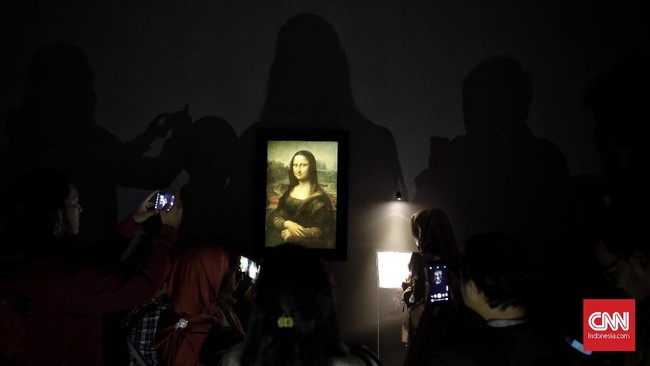 Salah satu lukisan tersohor di dunia karya Leonardo da Vinci, Mona Lisa yang berada Louvre, Paris, rencananya lokasinya bakal dipindah.