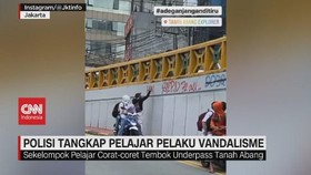 VIDEO: Polisi Tangkap Pelajar yang Corat-coret Tembok