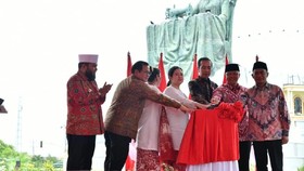 Jokowi Resmikan Monumen Ibu Agung Fatmawati di Bengkulu