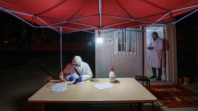 Warga AS Berbagi Makanan Lewat Rak Buku di Tengah Corona