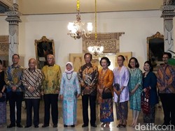 Tiba di Keraton Yogya, Presiden Singapura Disambut Sultan dan Keluarga