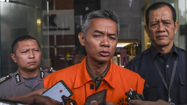 KPK menduga aliran uang suap kasus Harun Masiku turut mengalir Ika Indrayani, kerabat Wahyu Setiawan yang juga terjaring operasi tangkap tangan.