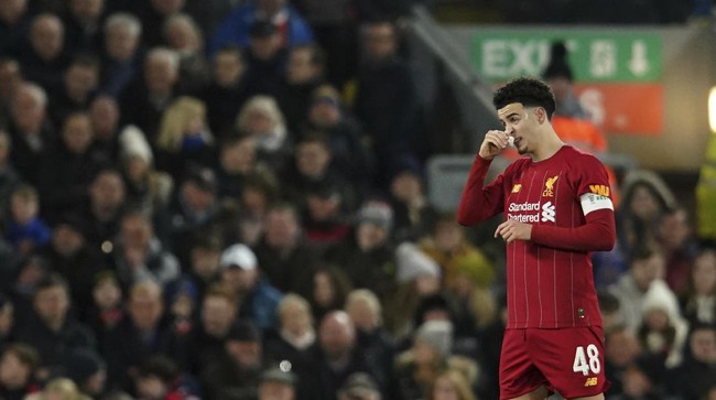 Gelandang serang Liverpool, Curtis Jones, memecahkan rekor berusia 120 tahun usai ditunjuk jadi kapten saat melawan Shrewsbury Town di Piala FA.