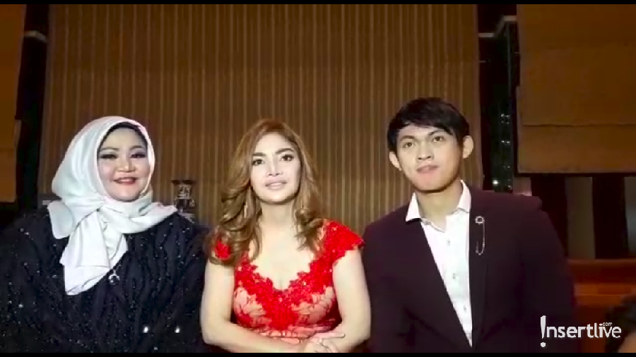 Serius Ingin Menikahi Irma Darmawangsa, Irfan Berikan Kado Cincin Irfan mengaku ingin serius membawa hubungan asmara dengan Irma Darmawangsa ke jenjang pernikahan.