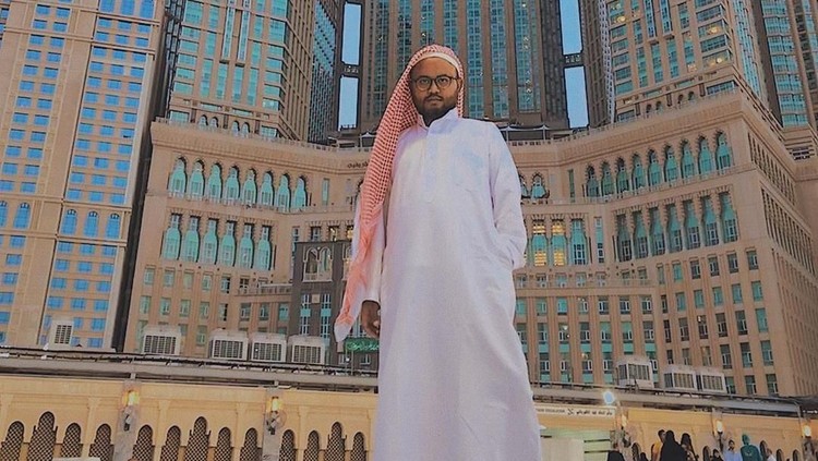 YouTuber Allan Wangsa meninggal dunia. Sebelum meninggal, ia sempat menjalani ibadah umrah bersama temannya, Andre Bailing. Simak selengkapnya di sini, Bun.