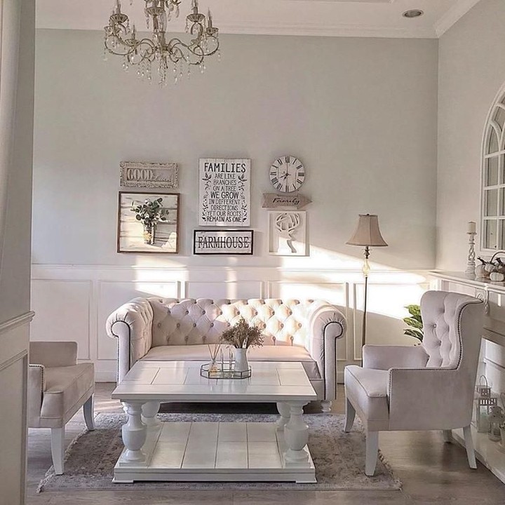 <p>Isi rumah Natalie Sarah serba putih. Ia sendiri mengaku suka mengatur perabotan hingga printilan di rumahnya. (Foto: Instagram @natalie_sarahs)</p>