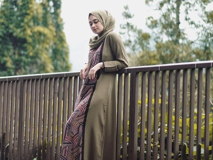 5 Model Hijab Terbaru yang Menarik Bunda Coba, Pashmina Kembali Ngetren