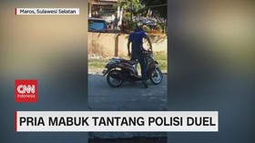 VIDEO: Pria Mabuk Tantang Polisi Duel