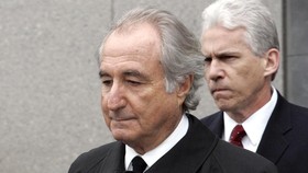 Penipu Skema Ponzi Bernie Madoff Meninggal di Penjara