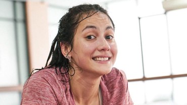 img-title Pevita Pearce Unggah Foto Berkeringat, Netizen Heboh