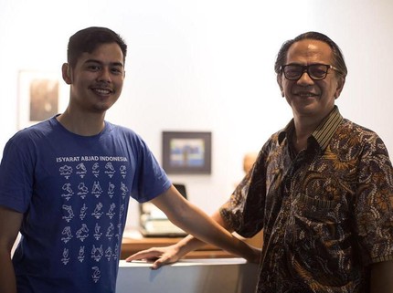 7 Potret Surya, Anak Ray Sahetapy Aktivis Tuli yang Ganteng & Inspiratif