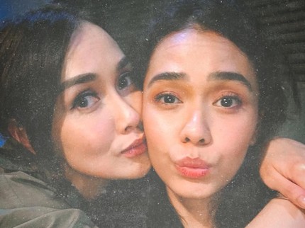 7 Potret Bunda Seleb Kakak Adik yang Sukses di Dunia Hiburan