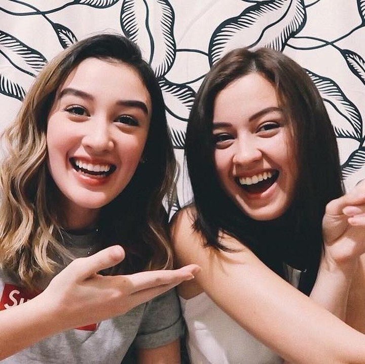 <p><strong>Kimberly dan Natasha Rider</strong>   Kedua saudara ini sama-sama terkenal di dunia hiburan. Saking miripnya, orang-orang sampai sulit membedakan keduanya, Bun. (Foto: Instagram @kimbrlyryder)</p>