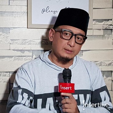 Wanita Viral Setia Temani Suami Poligami, Ini Respons Ustaz Zaki Mirza