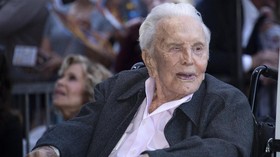 Torehan Sejarah Kirk Douglas dalam Industri Film AS