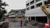 FOTO : Gedung Dibongkar, Revitalisasi TIM Dimulai Gedung Graha Bhakti Budaya di kawasan Taman Ismail Marzuki mulai dibongkar untuk proyek revitalisasi kawasan kesenian tersebut.
