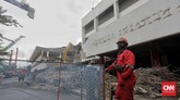 FOTO : Gedung Dibongkar, Revitalisasi TIM Dimulai Gedung Graha Bhakti Budaya di kawasan Taman Ismail Marzuki mulai dibongkar untuk proyek revitalisasi kawasan kesenian tersebut.