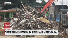 VIDEO: Sampah Kembali Menumpuk di Pintu Air Manggarai